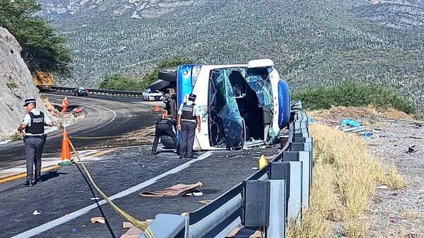 El bus donde se trasladaban los migrantes se accidentó en autopista Cuacnopalan-Oaxaca. - Sputnik Mundo