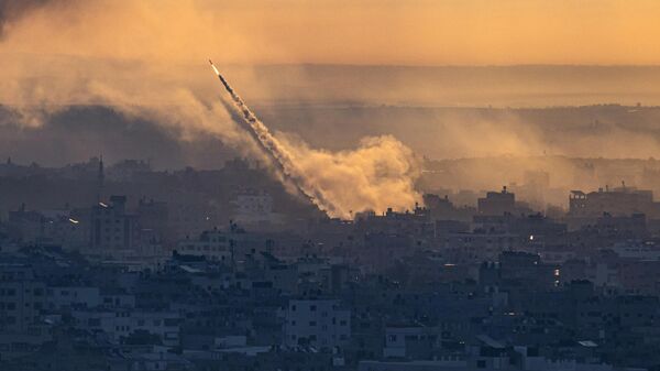 Lanzamiento de cohetes contra Israel desde la Franja de Gaza - Sputnik Mundo