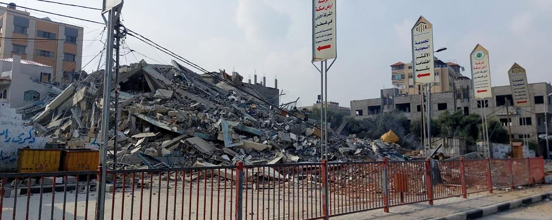 Escombros de edificios destruidos por los ataques con cohetes de las Fuerzas Armadas israelíes contra Gaza. - Sputnik Mundo, 1920, 09.10.2023
