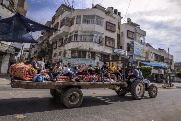 El número de residentes en la Franja de Gaza obligados a abandonar sus hogares debido a los combates ha alcanzado las 423.378 personas, informan los medios, citando a la Oficina de Coordinación de Asuntos Humanitarios de la ONU. - Sputnik Mundo