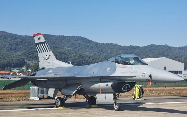 Un caza F-16 de la Fuerza Aérea estadounidense en Seúl ADEX-2023. - Sputnik Mundo