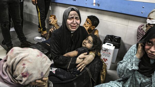Heridos en el hospital al-Shifa tras un ataque contra el hospital al-Ahli de Gaza  - Sputnik Mundo