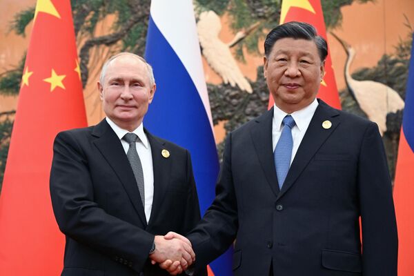 El presidente de Rusia, Vladímir Putin, y su homólogo chino, Xi Jinping, el 18 de octubre, 2023. - Sputnik Mundo