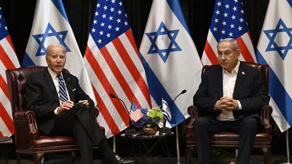 Joe Biden y Benjamín Netanyahu - Sputnik Mundo
