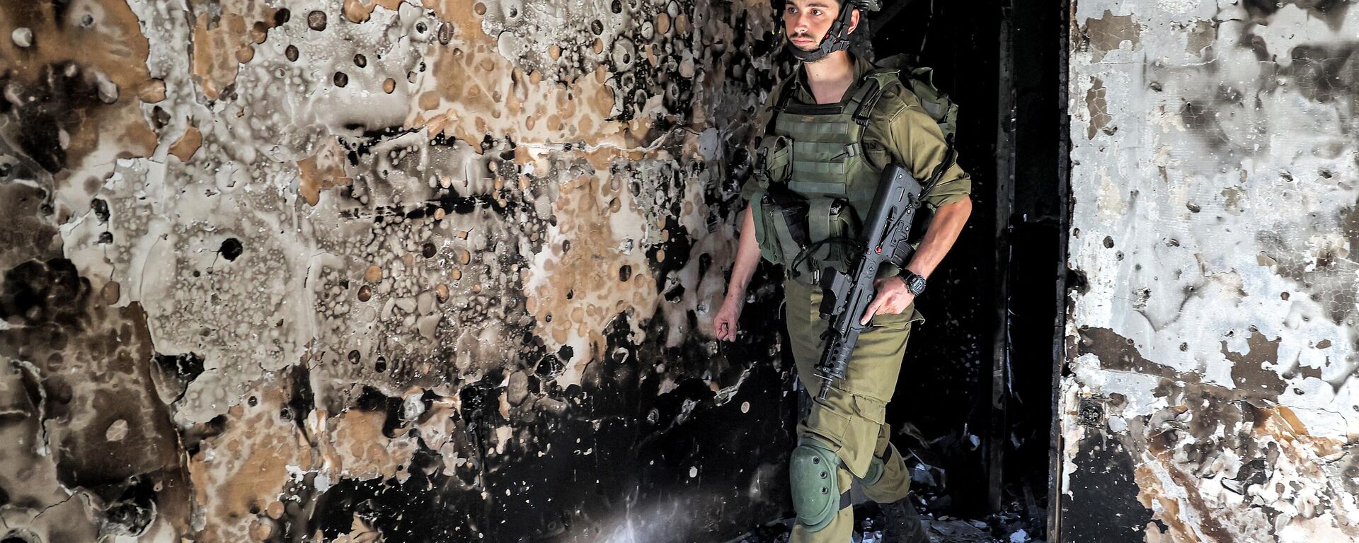 Un soldado israelí durante el conflicto entre Israel y Hamás, cerca de Gaza, el 8 de octubre de 2023 - Sputnik Mundo, 1920, 21.10.2023
