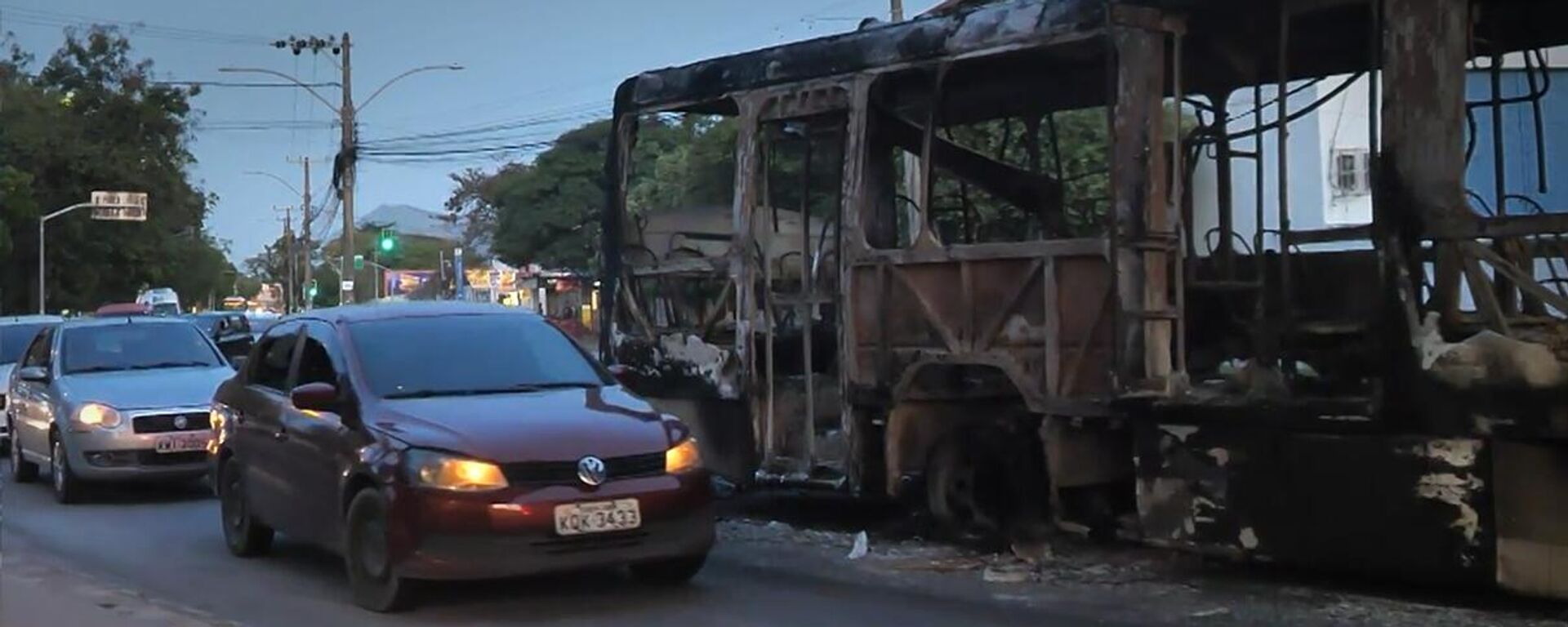 Pandilleros incendian decenas de autobuses en Río de Janeiro tras el asesinato de un líder criminal - Sputnik Mundo, 1920, 24.10.2023