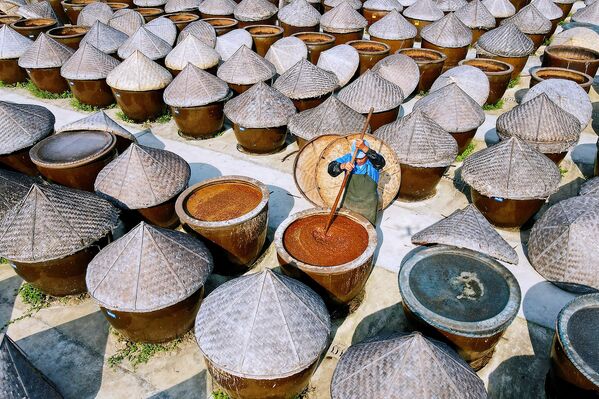 Elaboración de salsa de soja en Rugao, China. - Sputnik Mundo