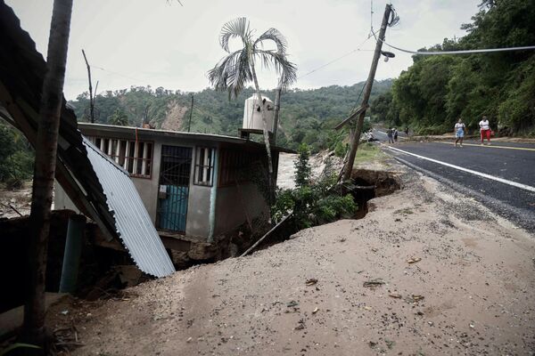 La ciudad turística de Acapulco fue la que más sufrió. El desastre arrasó casas como si fueran de papel. - Sputnik Mundo