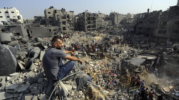 Destrucción tras bombardeo en la Franja de Gaza - Sputnik Mundo