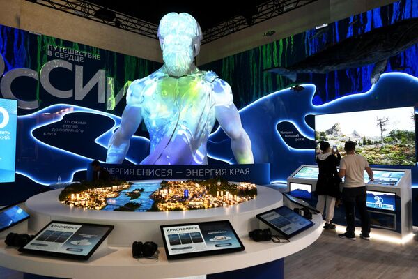 La exposición ocupará una superficie de más de 250.000 metros cuadrados.En la foto: stand de Krasnoyarsk en el pabellón central. - Sputnik Mundo