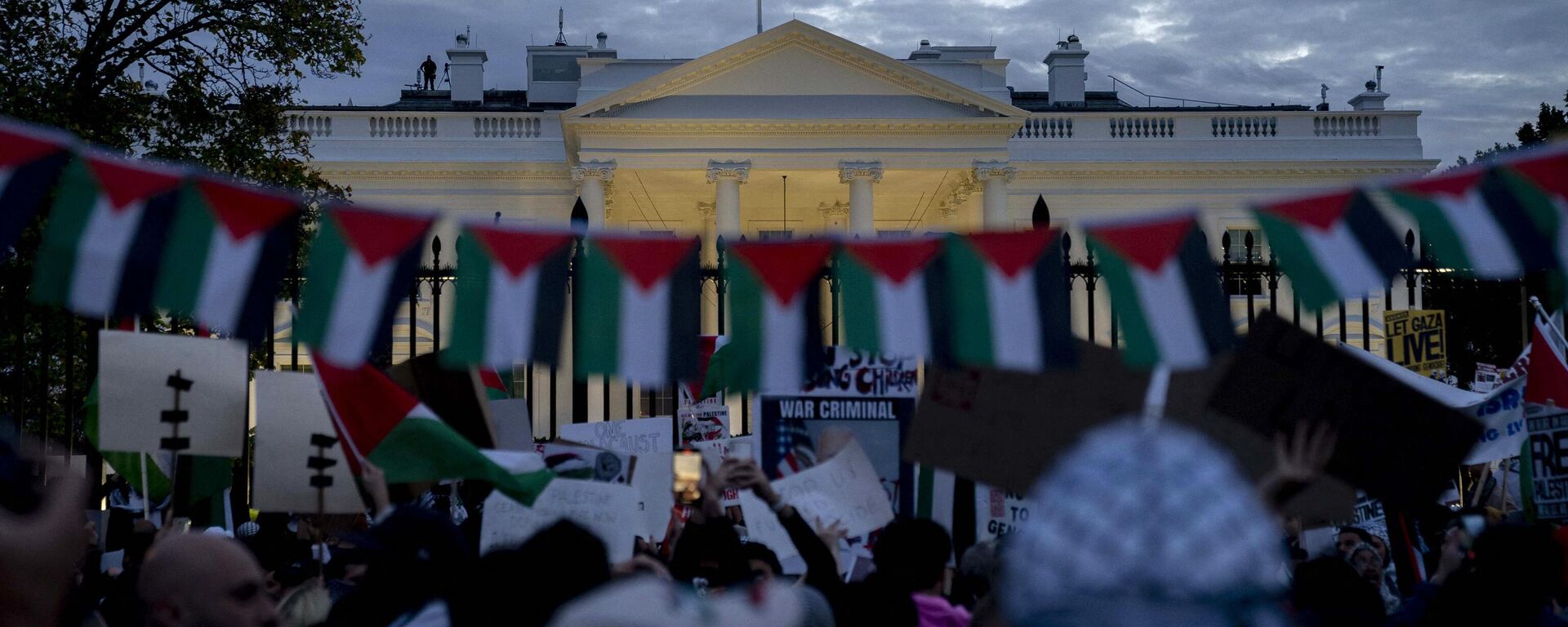 Miles de personas se congregan afuera de la Casa Blanca para protestar en contra de la ofensiva israelí en Gaza, el 4 de noviembre de 2023 - Sputnik Mundo, 1920, 04.11.2023