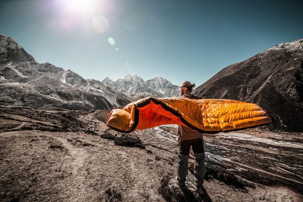 La montaña más alta del mundo, el Everest, solo ocupó el cuarto lugar, a pesar de que el 2023 ya han muerto allí unas 20 personas. En total, más de 330 escaladores, aficionados y profesionales han fallecido en esta montaña en la historia del alpinismo. El Everest está situado en el Himalaya, en la frontera entre China y Nepal. - Sputnik Mundo