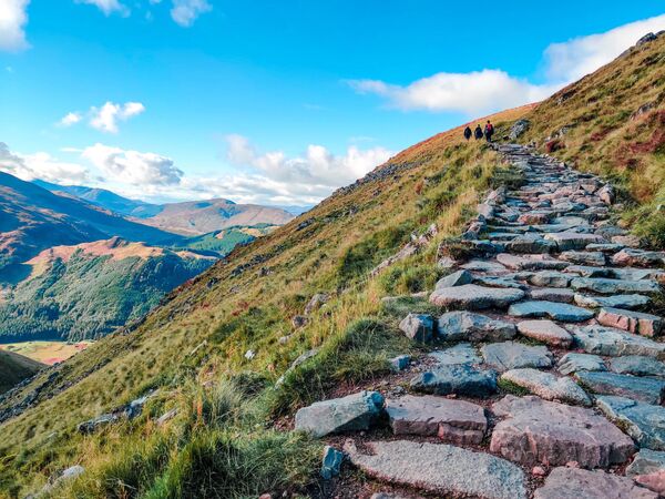 Ben Nevis, la montaña más alta de Escocia y de todo el Reino Unido, está reconocida como la segunda más peligrosa. Cada año fallecen aquí entre 6 y 7 personas. - Sputnik Mundo