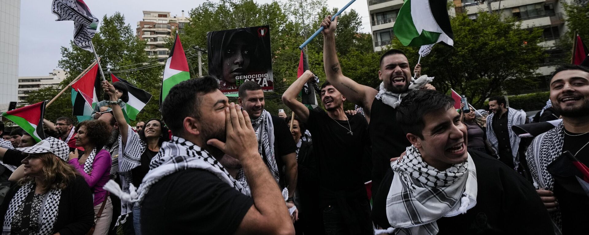 Integrantes de la colectividad palestina en Chile manifestándose contra Israel en octubre de 2023 - Sputnik Mundo, 1920, 10.11.2023