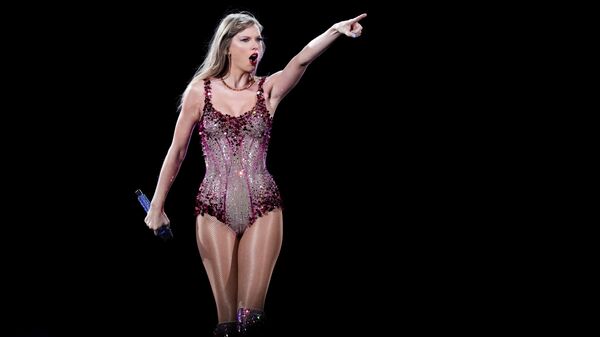 Taylor Swift durante la gira The Eras Tour en Buenos Aires, Argentina - Sputnik Mundo