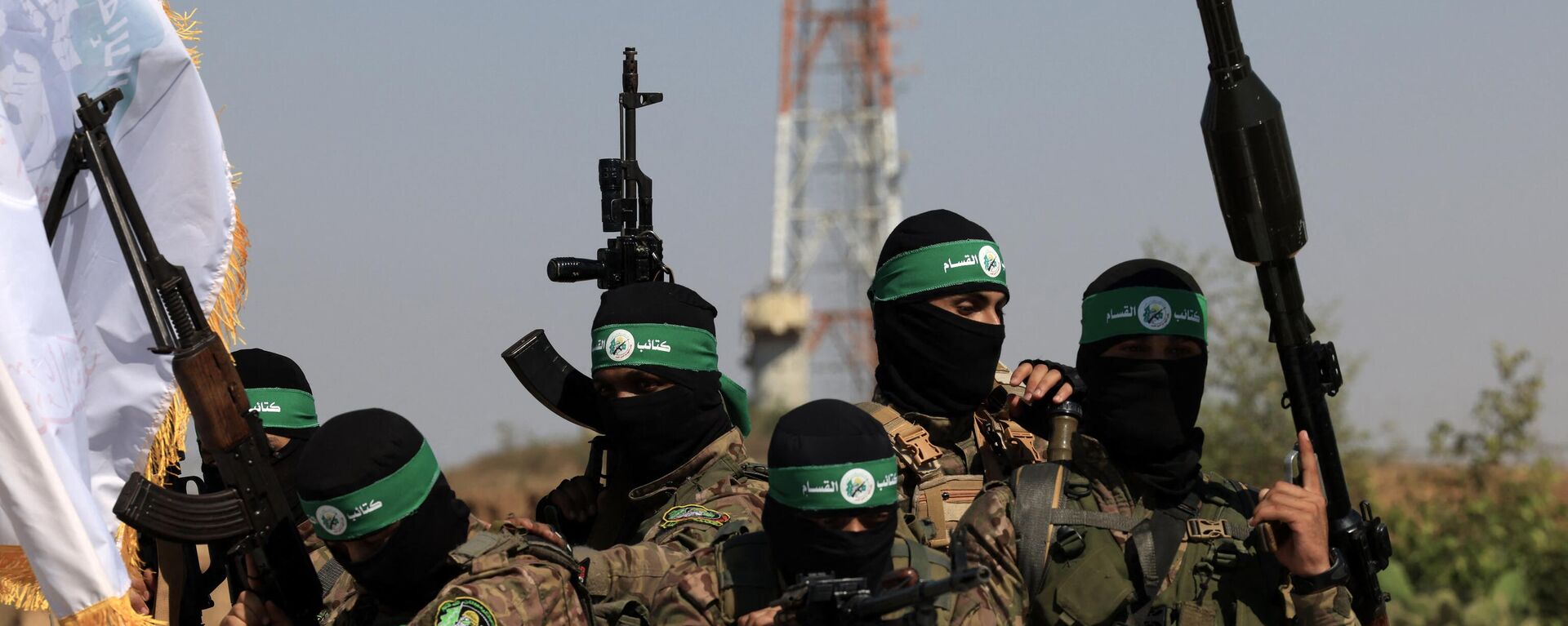 Combatientes palestinos de las Brigadas al-Qassam, brazo armado del movimiento Hamás. - Sputnik Mundo, 1920, 01.12.2023