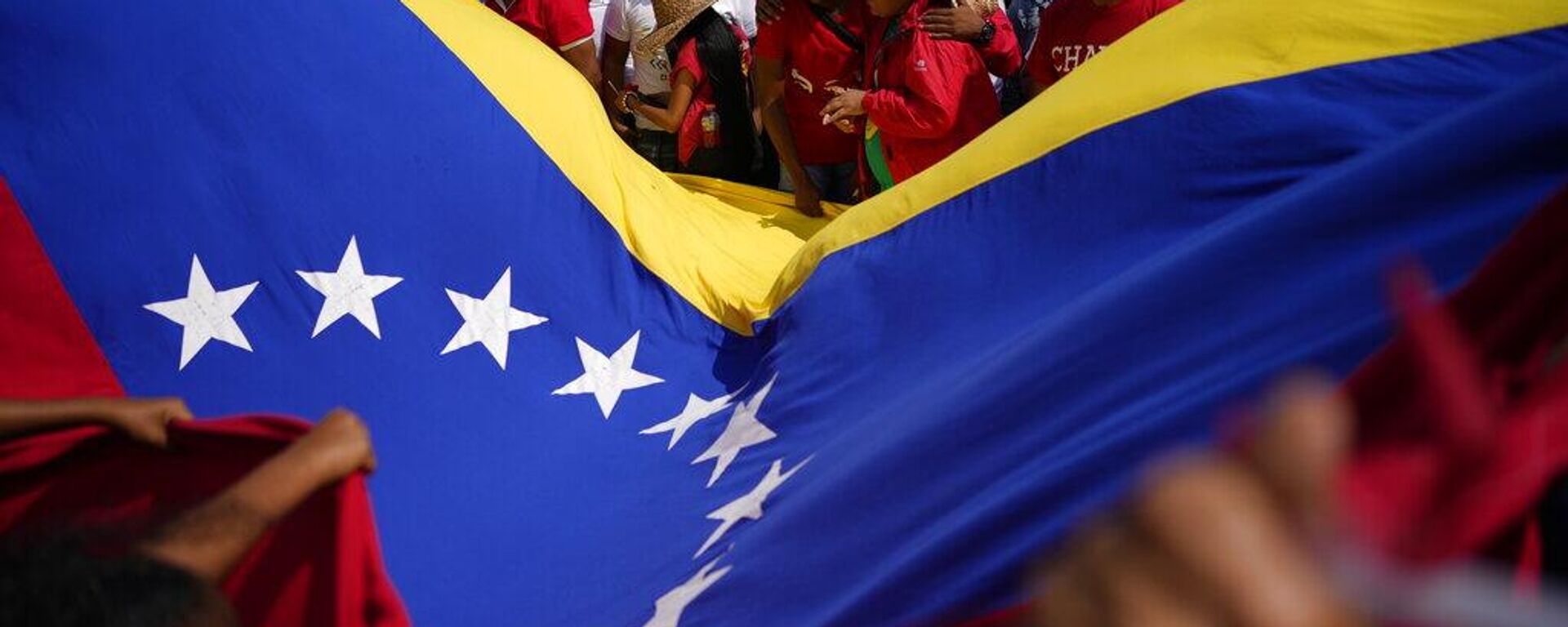 Una bandera de Venezuela en las calles de Caracas - Sputnik Mundo, 1920, 05.02.2024