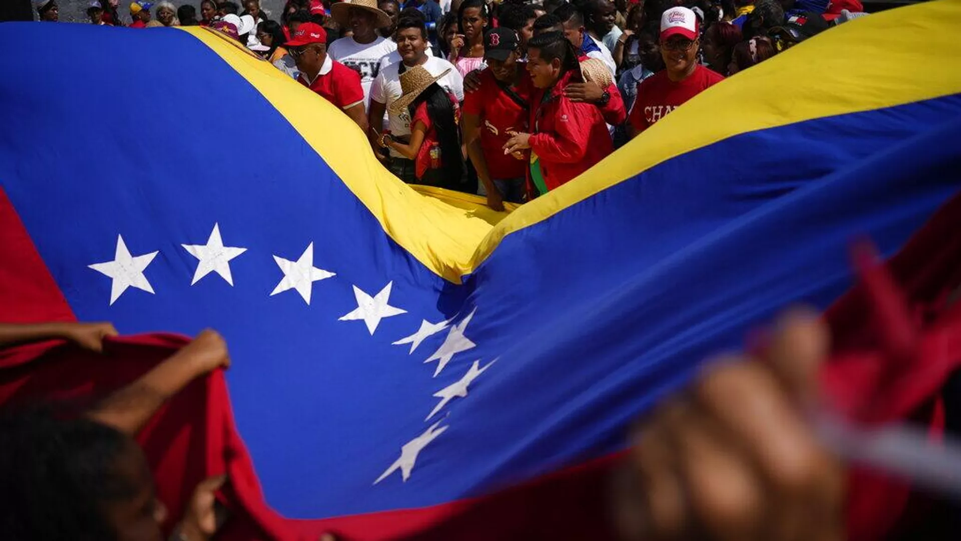 Una bandera de Venezuela en las calles de Caracas - Sputnik Mundo, 1920, 05.06.2024