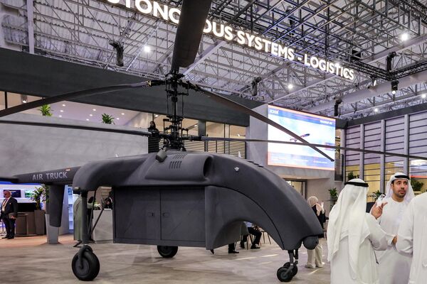Helicóptero no tripulado de ADASI Air Truck (EAU), que puede transportar una carga de 500 kg, en el Salón Aeronáutico de Dubái 2023. - Sputnik Mundo