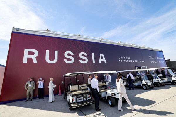 Para Rusia, la participación en Dubai Airshow 2023 tiene un significado especial. Las empresas del país euroasiático han llevado 200 muestras de sus productos, al alquilar un pabellón entero, haciendo hincapié en los productos militares. - Sputnik Mundo