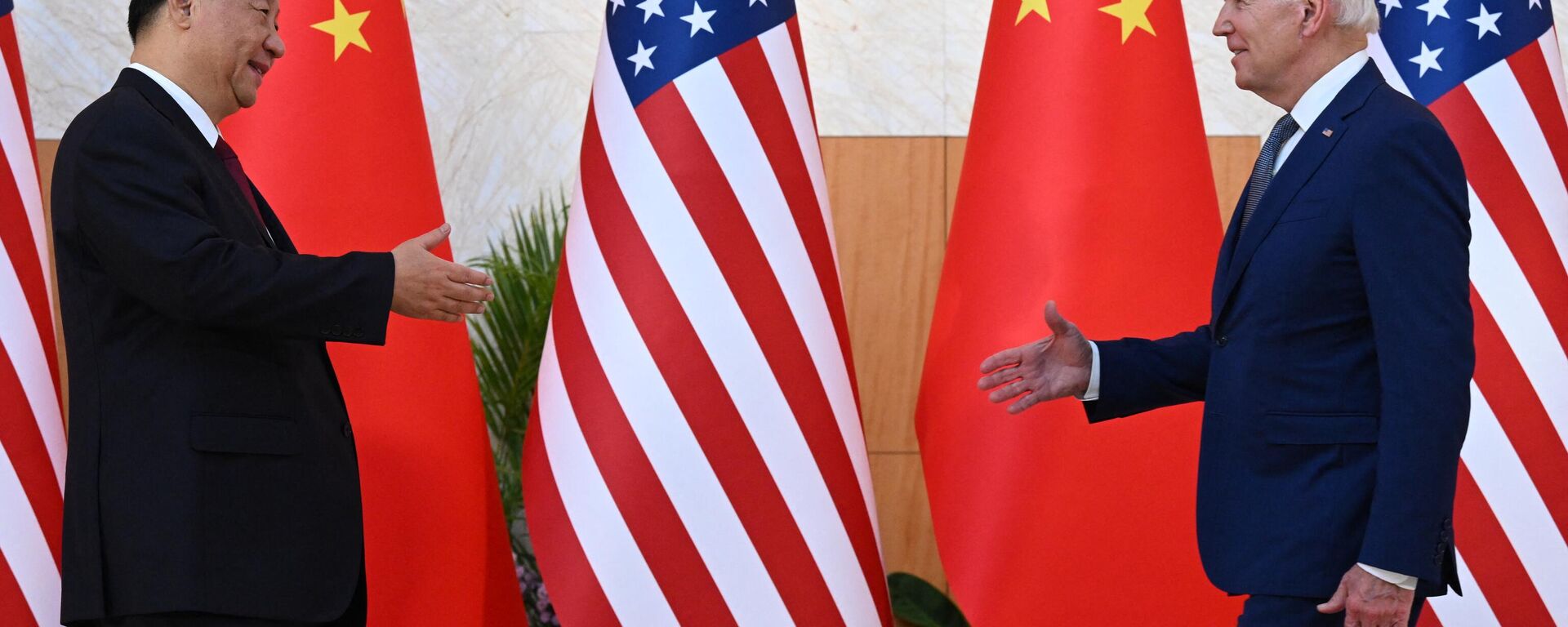 El mandatario chino, Xi Jinping, y el presidente de EEUU, Joe Biden - Sputnik Mundo, 1920, 06.12.2023