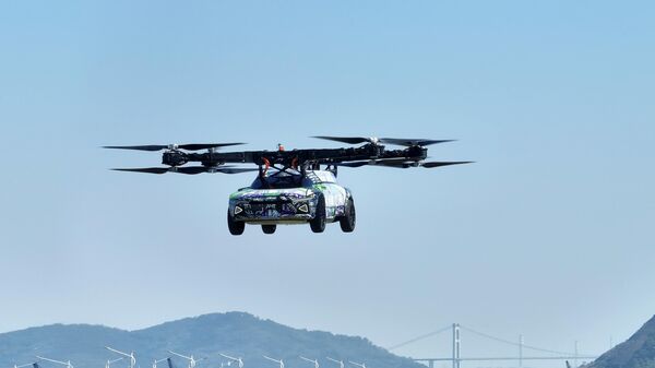 Un auto volador cuadricóptero: la nueva sensación de la industria china | Video - Sputnik Mundo