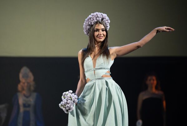 Ekaterina Gavrílova (Penza) en la final del concurso La Belleza de Rusia 2023 en el Teatro de Invierno de Sochi. - Sputnik Mundo