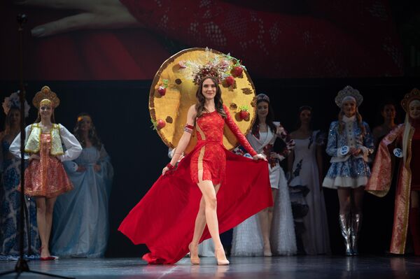 Veronica Lankó (región de Krasnodar) en la final del concurso La Belleza de Rusia 2023 celebrado en el Teatro de Invierno de Sochi. - Sputnik Mundo