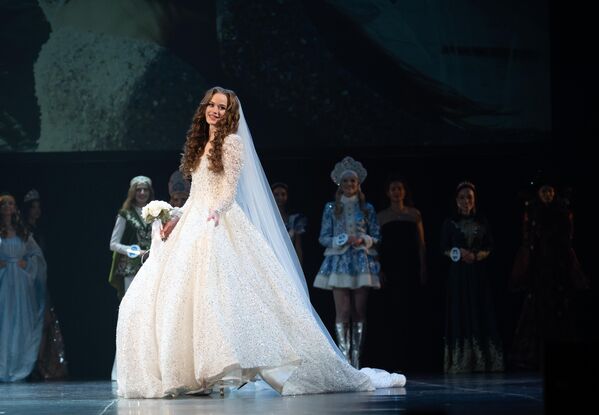 Daria Kovaliova (Gelendzhik) durante la final del concurso La Belleza de Rusia 2023 celebrado en el Teatro de Invierno de Sochi. - Sputnik Mundo