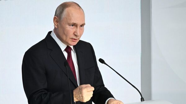 El presidente ruso, Vladímir Putin, durante su intervención en el Foro Cultural Internacional de San Petersburgo - Sputnik Mundo