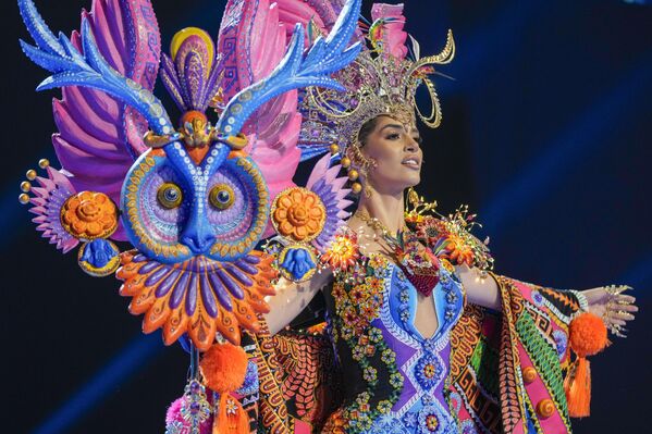 El certamen de Miss Universo de 2024 se celebrará en México, según los organizadores.En la foto: Melissa Flores de México participó en el concurso de trajes nacionales. - Sputnik Mundo