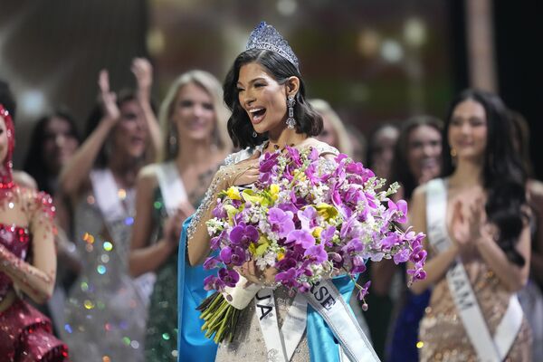 Es la primera vez que Nicaragua obtiene este título gracias a Sheynnis Palacios.Nacida el 30 de mayo de 2000, la nicaragüense es conductora. Anteriormente, ganó los títulos de Miss Teen Nicaragua y Miss Mundo Nicaragua. - Sputnik Mundo