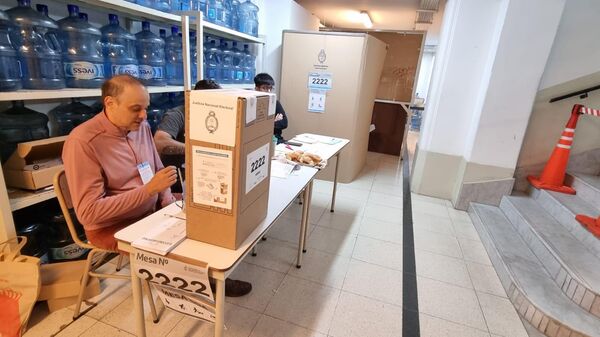 Un circuito de votación en la Ciudad de Buenos Aires durante el balotaje del 19 de noviembre - Sputnik Mundo