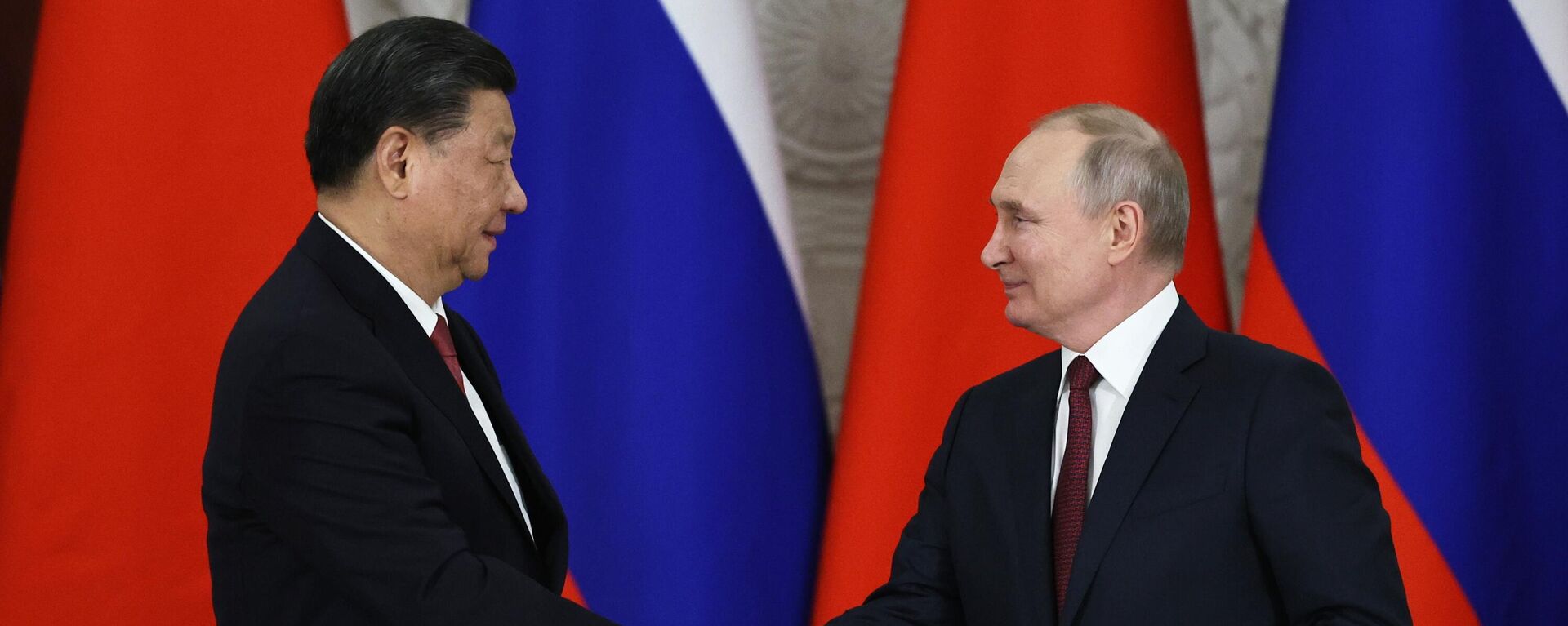 El mandatario chino, Xi Jinping, y el presidente ruso, Vladímir Putin - Sputnik Mundo, 1920, 08.02.2024