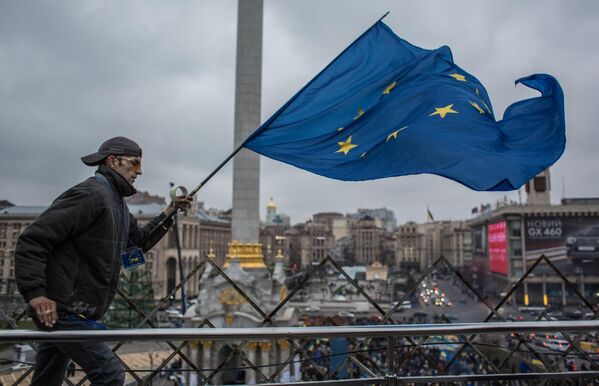 Ese mismo día por la tarde se celebró una protesta en la Plaza de la Independencia de Kiev (el Maidán Nezalézhnosti). - Sputnik Mundo