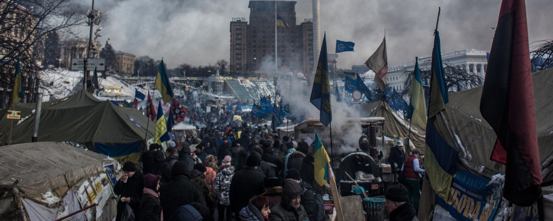 Campamento de manifestantes en la Plaza de la Independencia en Kiev, 2014 - Sputnik Mundo, 1920, 21.11.2023