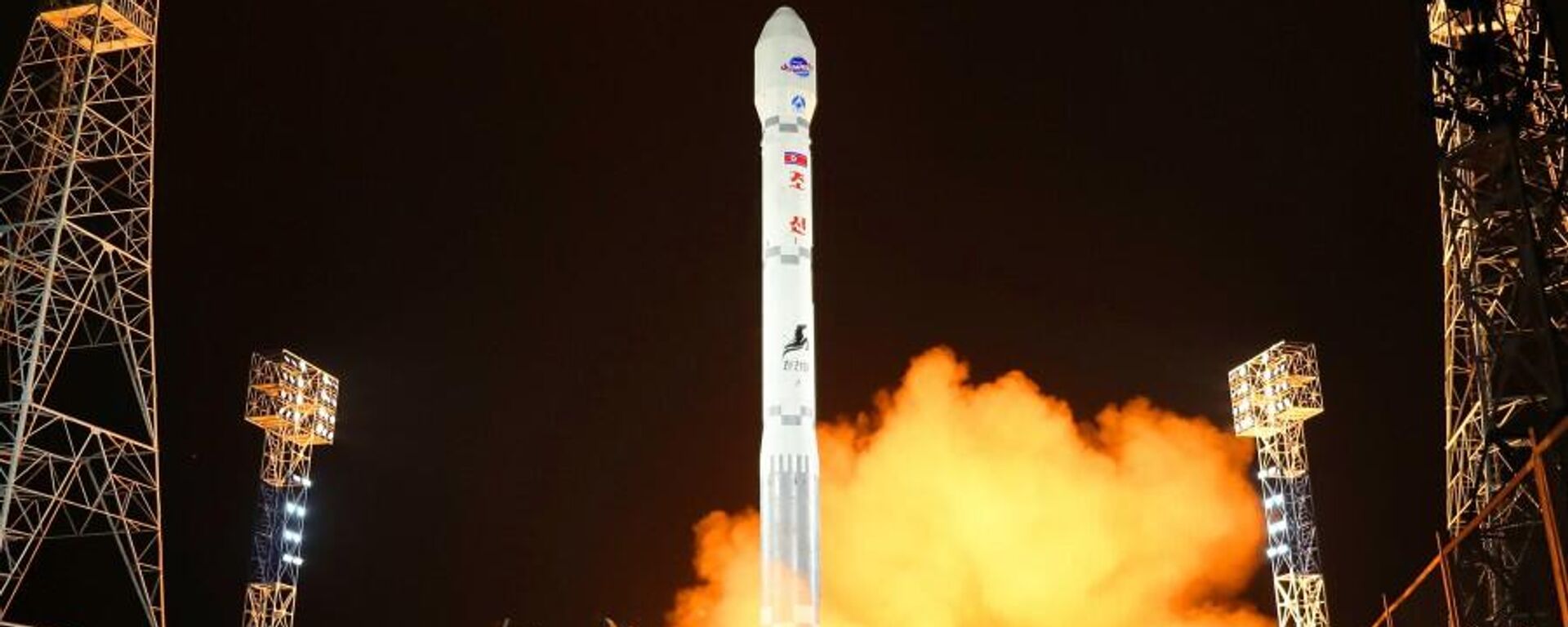 Corea del Norte lanzó con éxito el satélite de reconocimiento Malligyong-1 en el nuevo cohete Chollima-1. - Sputnik Mundo, 1920, 22.11.2023