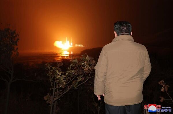 El 8 de septiembre, Corea del Norte lanzó un submarino equipado con armas nucleares tácticas. - Sputnik Mundo