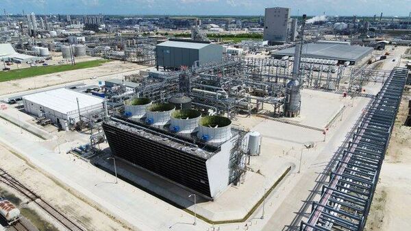 Empresas de la industria petroquímica europeas están mudando sus inversiones fuera de la UE. BASF, por ejemplo, desarrolla esta planta de amoniaco en la costa del golfo de México, en Estados Unidos.   - Sputnik Mundo