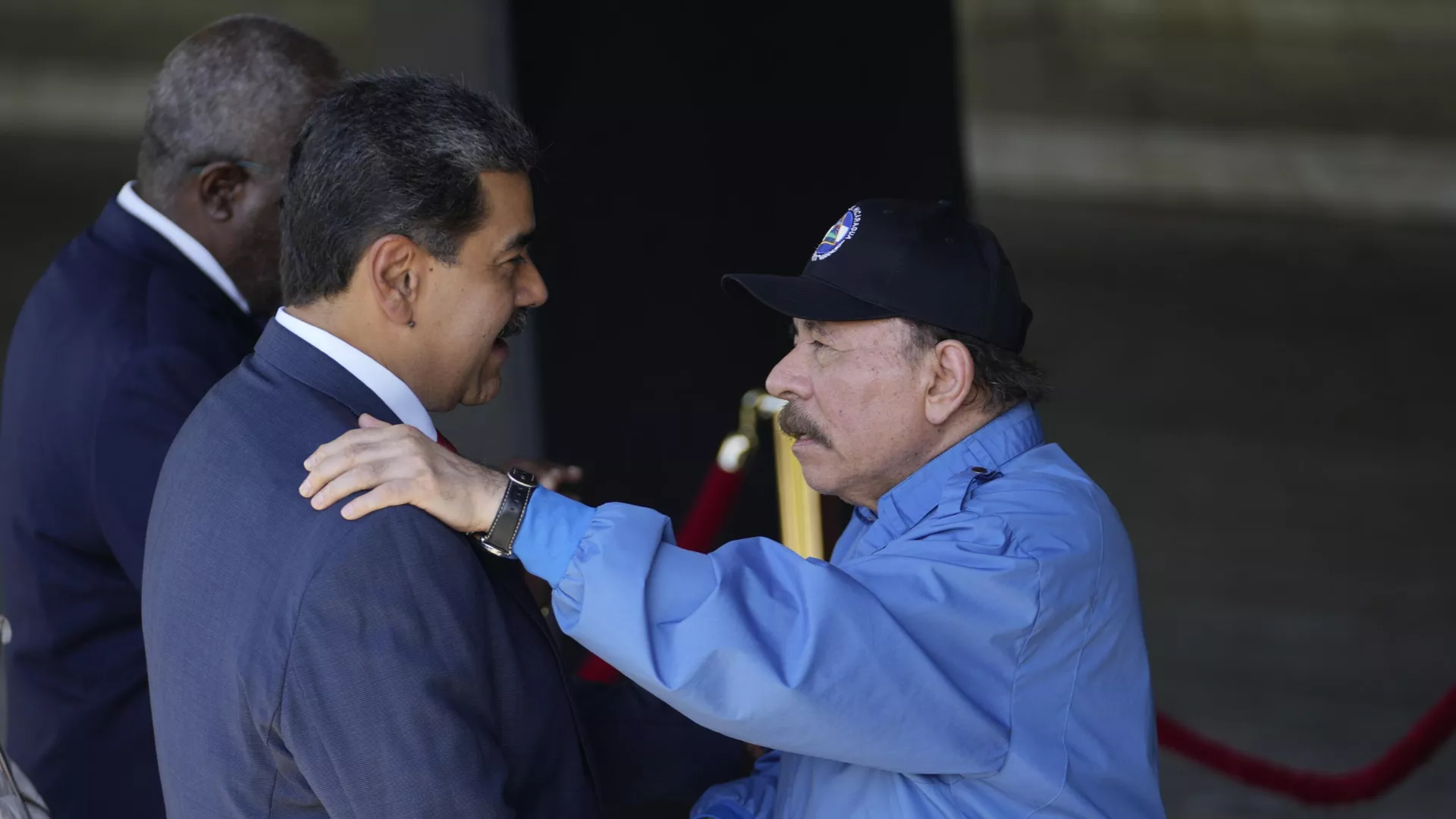 Nicolás Maduro y Daniel Ortega estrechan las manos  - Sputnik Mundo, 1920, 30.07.2024