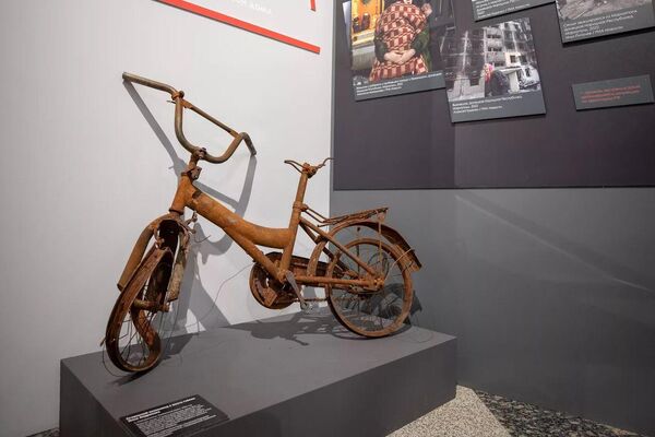 Bicicleta infantil quemada - Sputnik Mundo