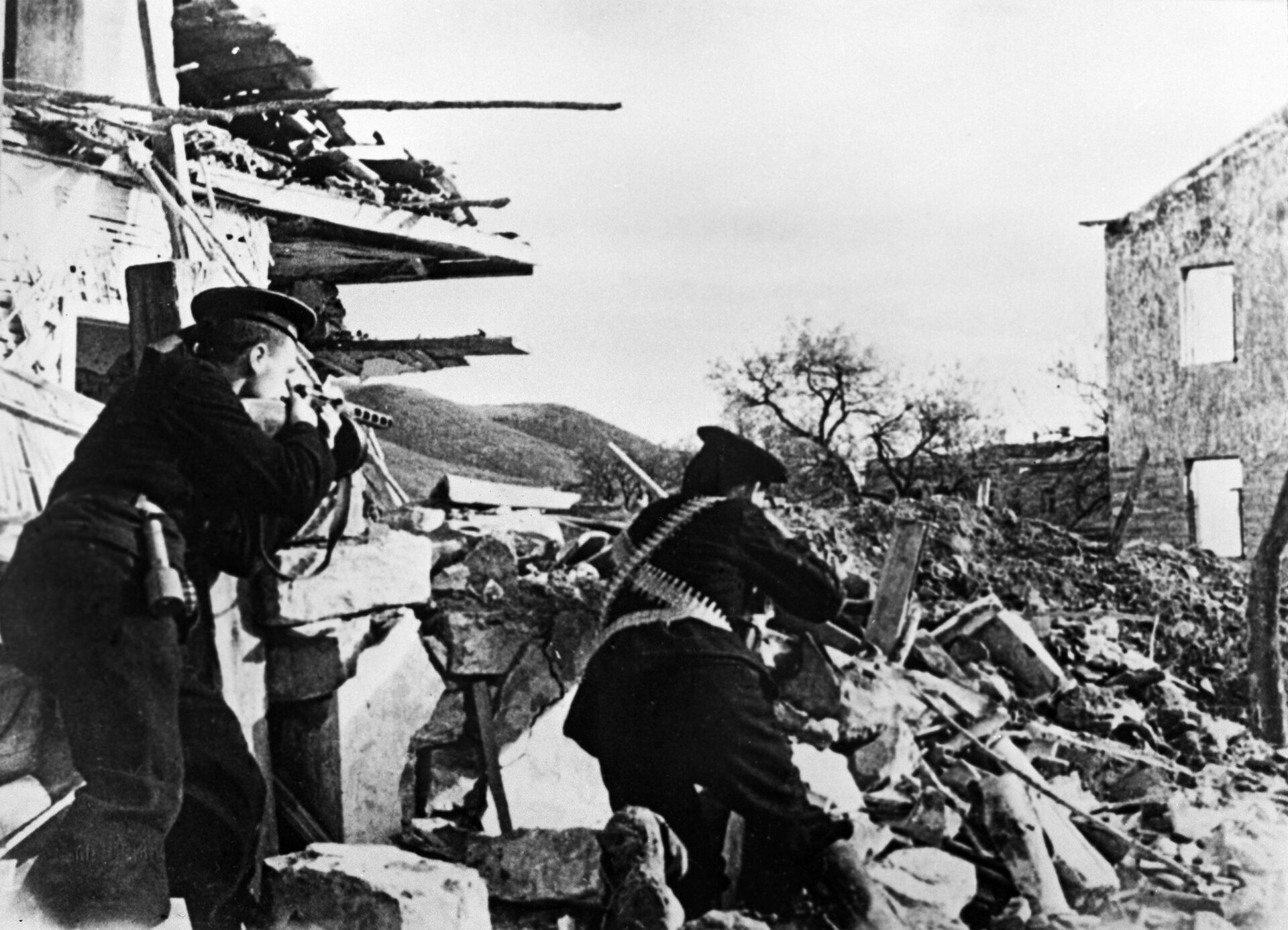 La Infantería de Marina de la Flota del Mar Negro, apodada Muerte Negra por los nazis, luchando en Sebastopol. - Sputnik Mundo, 1920, 27.11.2023