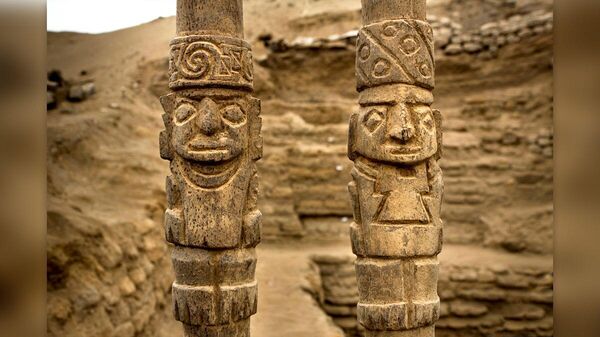 Arqueólogos hallan fardos funerarios y bastones preincaicos en oeste de Perú - Sputnik Mundo
