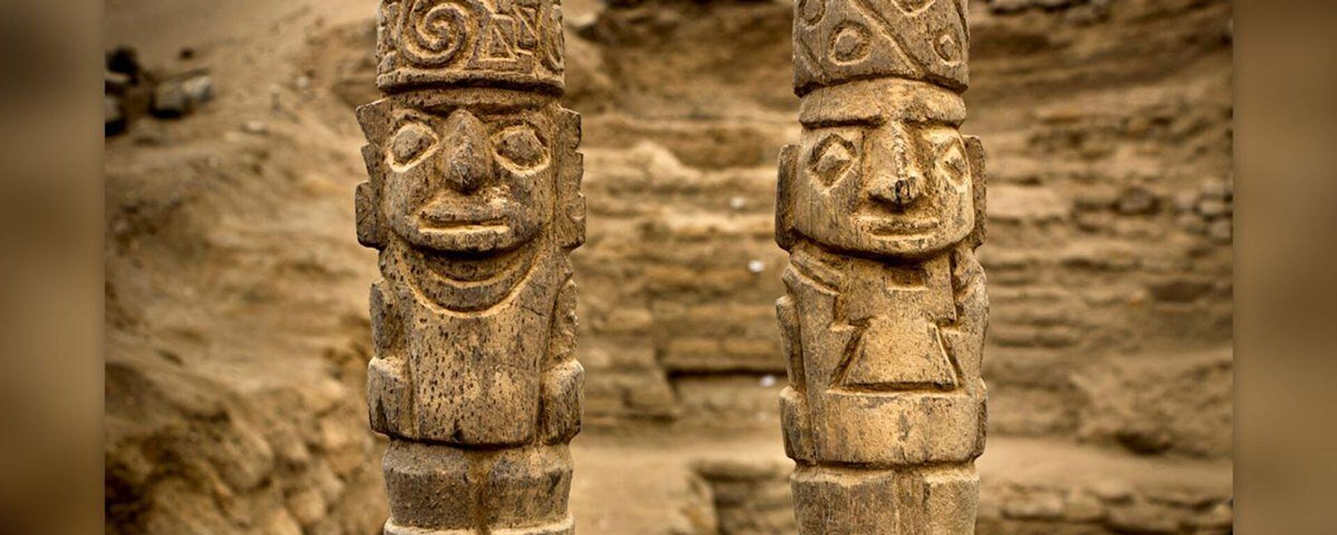 Arqueólogos hallan fardos funerarios y bastones preincaicos en oeste de Perú - Sputnik Mundo, 1920, 28.11.2023
