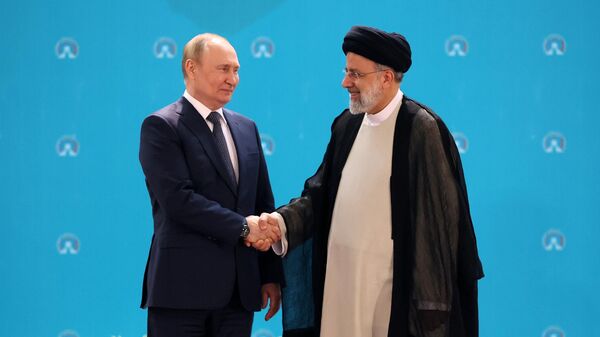 El presidente ruso, Vladímir Putin, en una reunión con el mandatario iraní, Ebrahim Raisi  - Sputnik Mundo