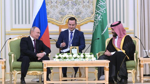Reunión del presidente ruso Vladímir Putin con el príncipe heredero de Arabia Saudita, Mohammed bin Salmán, en Riad, el 6 de diciembre de 2023 - Sputnik Mundo