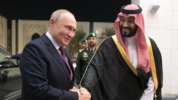 El presidente de Rusia, Vladímir Putin, y el príncipe heredero saudí, Mohamed bin Salmán - Sputnik Mundo