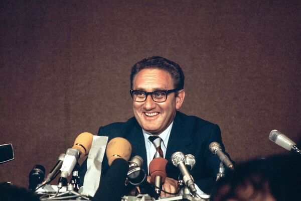 La leyenda de la política estadounidense y mundial Henry Kissinger falleció el 29 de noviembre, seis meses después de cumplir 100 años. - Sputnik Mundo