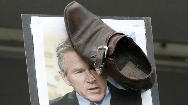 Una protesta contra George W. Bush, expresidente de EEUU  - Sputnik Mundo