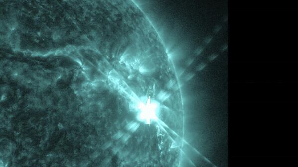 Llamarada solar captada por el Observatorio de Dinámica Solar de la NASA - Sputnik Mundo